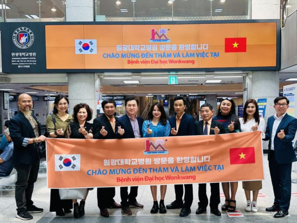 Phái Đoàn Liên Minh Việt Nam Vinh Dự Ghé Thăm Và Làm Việc Tại Bệnh Viện Đại Học Wonkwang Korea