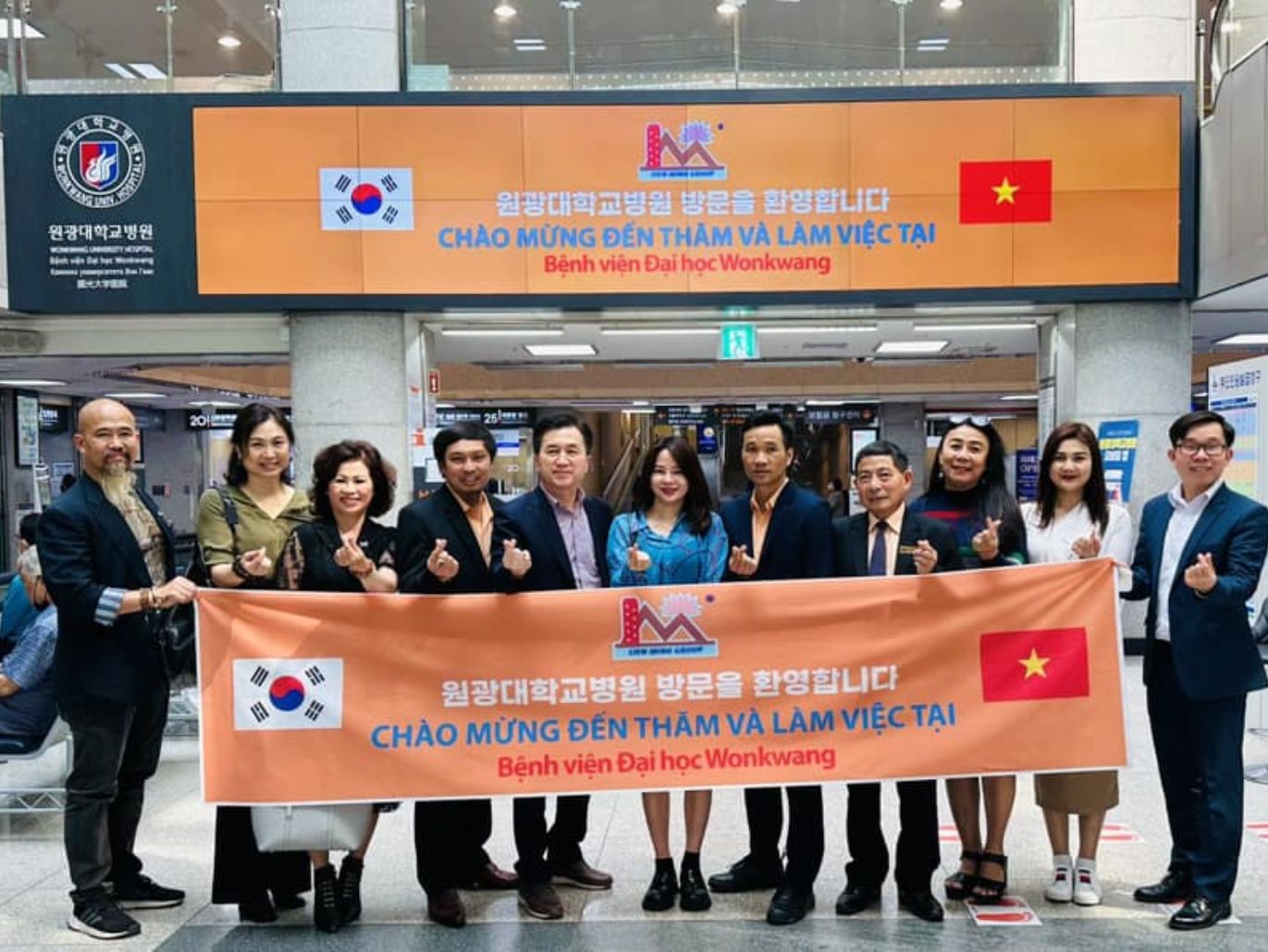 Phái Đoàn Liên Minh Việt Nam Vinh Dự Ghé Thăm Và Làm Việc Tại Bệnh Viện Đại Học Wonkwang Korea
